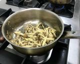 รูปขั้นตอนการทำที่ 5 ของ Gratinated milky mushroom with bolognese sauce and assorted mushroom