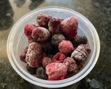 Foto del paso 1 de la receta: Postre saludable de frutos rojos y chocolate fit