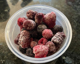 Foto del paso 1 de la receta: Postre saludable de frutos rojos y chocolate fit