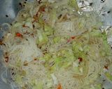 Foto langkah ke 2 dari resep Tumis Bihun Kol Kecap.