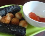 Hình bước làm 3 của món Rong biển cuốn chả giò chiên