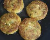 A picture of step 9 of Aaloo tikki.