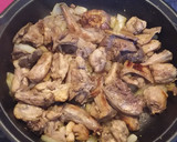 Foto del paso 1 de la receta: Conejo con alcachofas patatas y jamón