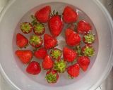 عکس مرحله 1 از دستور مربای توت فرنگی خوشرنگ 🍓
