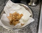 Foto del paso 3 de la receta: Chilaquiles rojos con huevo estrellado