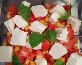 Foto del passaggio 2 della ricetta Insalata di pomodorini con mais e feta 🍅🌽