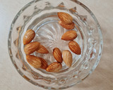 Foto del paso 1 de la receta: Licuado especiado de banana y almendras