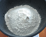 Foto del paso 1 de la receta: Pan lactal integral con semillas