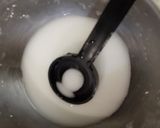 A picture of step 6 of Manchow Soup / Veg soup topped with Crispy fried noodles.