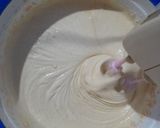 Foto langkah ke 2 dari resep 112. BOLU KUKUS PINK.