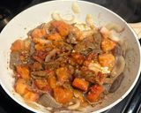 A picture of step 4 of Vietnamese Macaroni Beef Stir Fry (Nui Xào Bò).