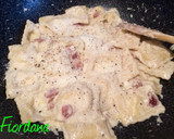 Foto del paso 3 de la receta: Ravioli rellenos de queso con nata y jamón
