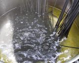 Foto del paso 7 de la receta Espaguetis negros de sepia con langostinos