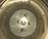 A picture of step 4 of Oreo milk shake.