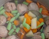 Foto langkah ke 4 dari resep Sayur Sop Bakso.