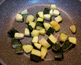 Foto del paso 3 de la receta: Salteado de alubias y calabacín