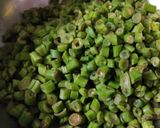 A picture of step 1 of French beans stir fry.