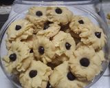Foto langkah ke 8 dari resep Kue semprit chocochip klasik.