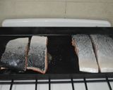 Foto del paso 4 de la receta: Salmón a la manteca negra y alcaparras con papines aplastados