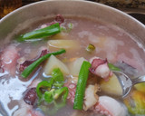 Foto del paso 1 de la receta: Estofado de pulpo con pepitona y pollo