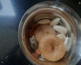 A picture of step 1 of ALMONDS FIG MILK SHAKE .