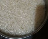 A picture of step 1 of Matar pulao.