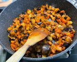 Une image de l'étape 14 de Dahl au curry jaune, légumes, cajous et gingembre au lait de coco.