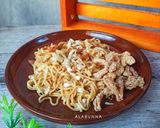 Foto langkah ke 6 dari resep Mie Goreng Ayam Kol Sederhana.