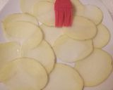 A picture of step 1 of Ham and cheese pie with a potato crust.