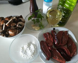 Foto del paso 1 de la receta: Hígado de lechal con setas