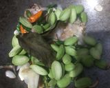Foto langkah ke 3 dari resep 1040. Tumis Cumi Asin Cabe Ijo Pete.