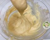 A picture of step 2 of Yogurt Cheese Crispy Mini Cakes - Parent-Child Baking.