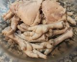 Foto del paso 4 de la receta: Caldo de patas de pollo