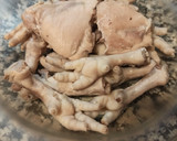 Foto del paso 4 de la receta: Caldo de patas de pollo