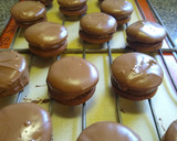 Foto del paso 4 de la receta: Alfajores de chocolate "Gaby"