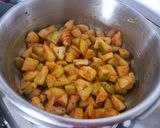 A picture of step 1 of Dudhi bataka nu shak.