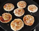 A picture of step 4 of Bread banana caramel bites.