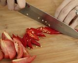Foto langkah ke 4 dari resep Tumis Kangkung Pedas Terasi Devina Hermawan.