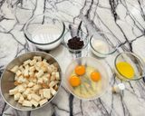 Foto langkah ke 1 dari resep Puding Roti Karamel.