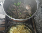 Foto del paso 4 de la receta: Cordero guisado con batata y cebolla caramelizada