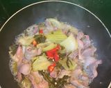 Hình bước làm 1 của món Cải chua xào mề gà