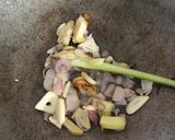 Foto langkah ke 2 dari resep Kerang kuah santan.