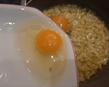 Foto del paso 2 de la receta: Huevos fritos con cebolla y limón