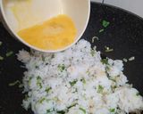 Foto langkah ke 2 dari resep Nasi goreng telur.
