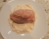 Foto del paso 4 de la receta: Rollitos de pollo, queso y salchichas