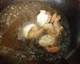 รูปขั้นตอนการทำที่ 2 ของ กุ้งผัดเม็ดมะม่วง
