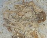 Une image de l'étape 4 de Poulet crémeux aux champignons de Paris et au riz basmati.