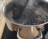 Foto del paso 3 de la receta: Alubias de Tolosa con manitas de cerdo