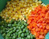 Foto langkah ke 3 dari resep Sayuran Campur : Wortel, Jagung, Buncis (Mixed Vegetables).