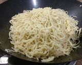 A picture of step 2 of Hakka noodles.